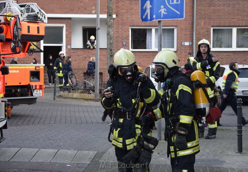 Feuer 1 Koeln Vingst Hesshofplatz P09.JPG - Miklos Laubert